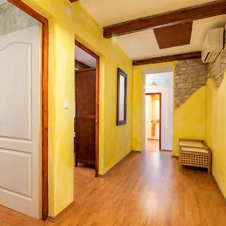 Prisedi Comfortable Villa *