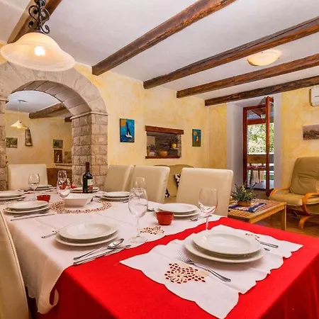 Prisedi Comfortable Villa Rakalj